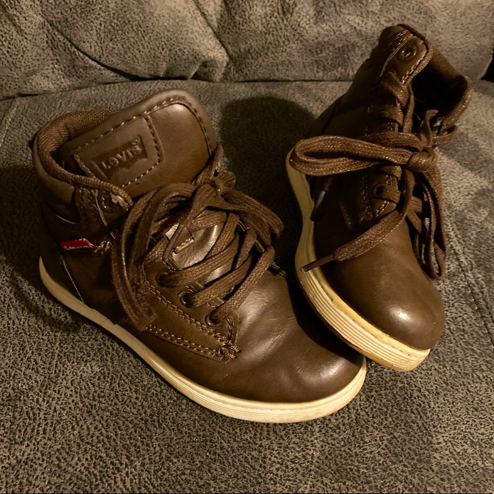 Little boys 11 Levi’s high tops